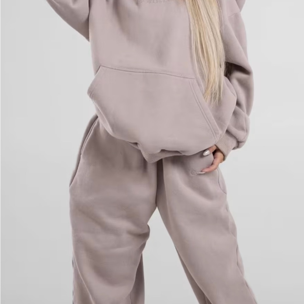 Comfrt Signature Fit Hoodie and Sweatpants Set